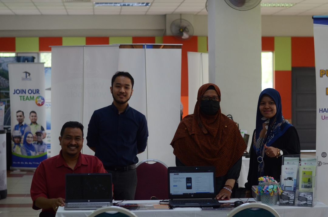 Company representative group picture at Career Fair on 07-08 July 2023 @ Mawar College, UiTM Shah Alam