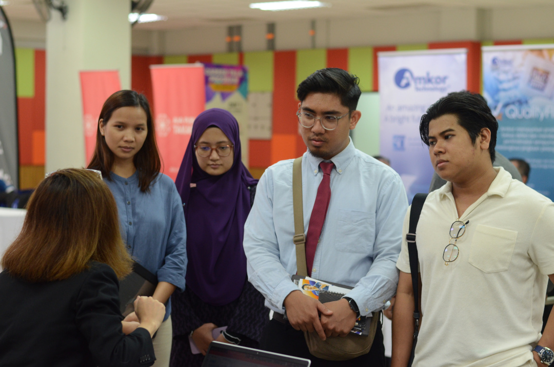 Students checking Jobstore app at Career Fair on 07-08 July 2023 @ Mawar College, UiTM Shah Alam